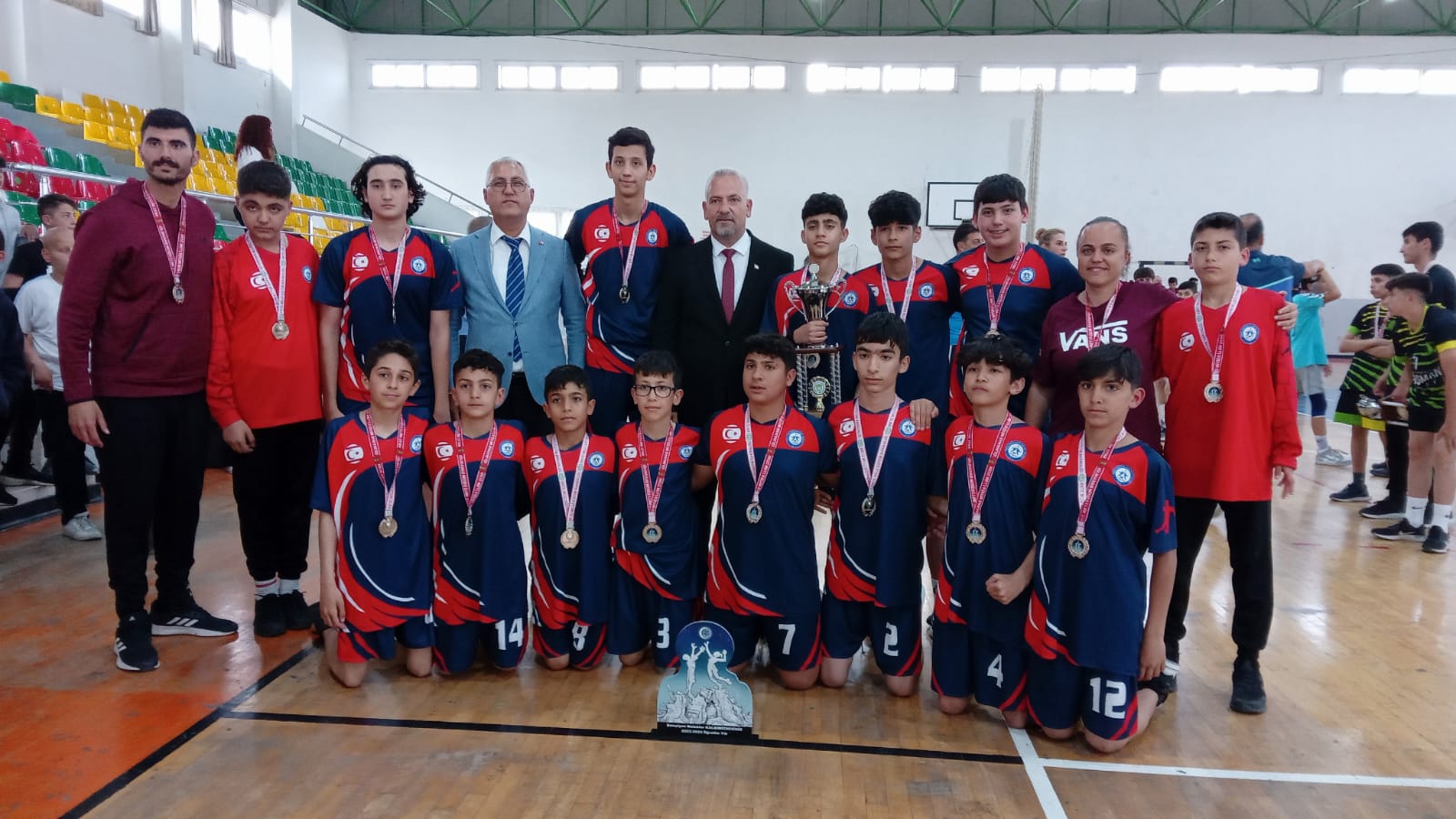 Ortaokullar hentbolda şampiyonlar Oğuz Veli ve Hala Sultan
