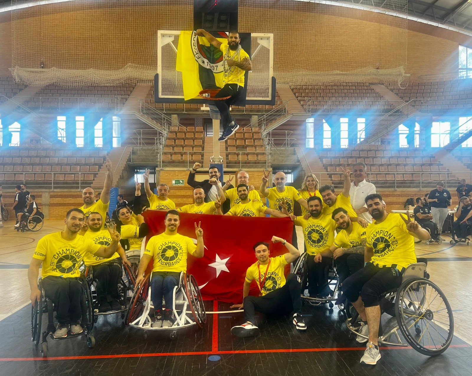 İbo’lu Fenerbahçe Avrupa şampiyonu - Basketbol Haberleri